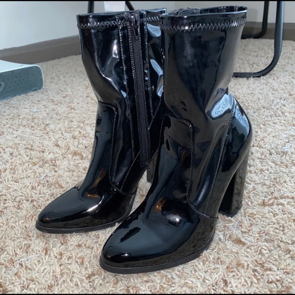 Black leather boots - Picture 2 of 2